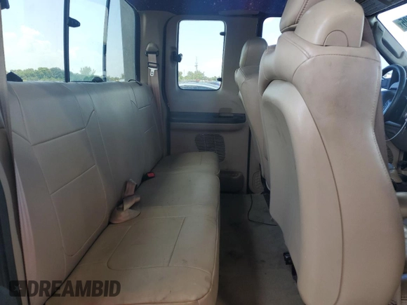 2005 Ford F-250 XL z VIN 1FTSX20P95EB03036, wystawiony jako Copart lot #52512595 z przebiegiem 135 678 mil mil oraz Czysty tytuł • Clean title. Historia ofert i sprzedaży dostępna na DreamBid. Obrazek 10.