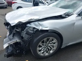 2019 Lexus LS 500 z VIN JTHB51FF3K5009078, wystawiony jako IAAI lot #42751612 z przebiegiem 47 527 mil mil oraz . Historia ofert i sprzedaży dostępna na DreamBid. Obrazek 18.