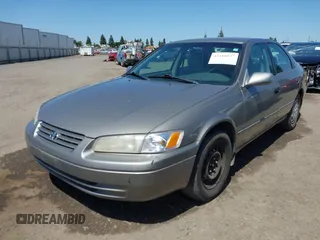 1998 Toyota Camry LE z VIN 4T1BG22K8WU216321, wystawiony jako IAAI lot #42316977 z przebiegiem 227 166 mil mil oraz . Historia ofert i sprzedaży dostępna na DreamBid. Obrazek 2.
