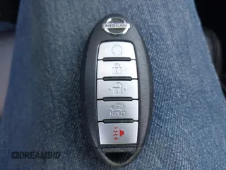 2017 Nissan Maxima SV z VIN 1N4AA6AP5HC399438, wystawiony jako IAAI lot #42436750 z przebiegiem 82 832 mil mil oraz . Historia ofert i sprzedaży dostępna na DreamBid. Obrazek 11.