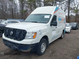 2017 Nissan NV Cargo SV z VIN 1N6BF0LY1HN803470, wystawiony jako IAAI lot #41729980 z przebiegiem 93 919 mil mil oraz . Historia ofert i sprzedaży dostępna na DreamBid. Obrazek 18.