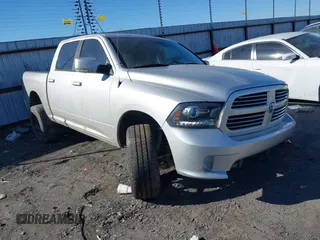 2016 Ram 1500 Sport z VIN 1C6RR7MT8GS271808, wystawiony jako IAAI lot #41683693 z przebiegiem 166 844 mil mil oraz . Historia ofert i sprzedaży dostępna na DreamBid. Obrazek 1.