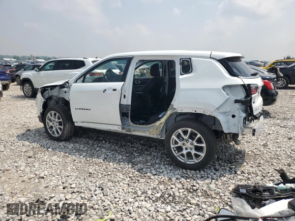 2024 Jeep Compass Latitude Lux with VIN 3C4NJDFN6RT600292, listed as a Copart auction lot 59290395 with 1,639 mi miles and Clean title. Bid and sale history available at DreamBid. Image 2.
