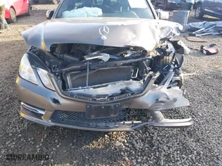 2013 Mercedes-Benz E-Class E 350 Luxury with VIN WDDHF8JB5DA761838, listed as a IAAI auction lot 41378582 with 1 mi miles. Bid and sale history available at carsss.com. Image 6.