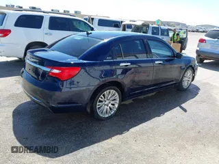 2013 Chrysler 200 Limited with VIN 1C3CCBCG5DN747308, listed as a IAAI auction lot 41991898 with 170,748 mi miles. Bid and sale history available at carsss.com. Image 4.
