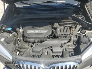 2021 BMW X1 xDrive28i z VIN WBXJG9C07M5S73464, wystawiony jako Copart lot #50374525 z przebiegiem 117 828 mil mil oraz Tytuł czysty. Historia ofert i sprzedaży dostępna na DreamBid. Obrazek 13.
