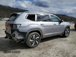 2024 Volkswagen Atlas SEL with VIN 1V2BR2CA9RC610293, listed as a Copart auction lot 50202415 with 4,378 mi miles and Salvage title. Bid and sale history available at DreamBid. Image 3.