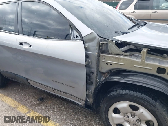 2014 Jeep Cherokee Sport with VIN 1C4PJLAB5EW268916, listed as a IAAI auction lot 41715729 with 116,544 mi miles and . Bid and sale history available at DreamBid. Image 19.