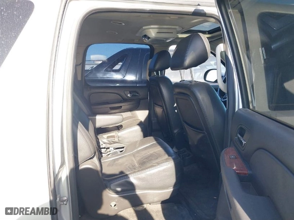 2013 Chevrolet Suburban LT with VIN 1GNSCJE04DR276690, listed as a IAAI auction lot 41725311 with 251,888 mi miles. Bid and sale history available at carsss.com. Image 8.