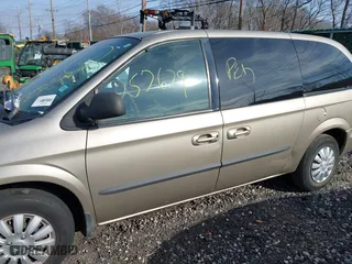 2003 Dodge Caravan Sport with VIN 2D4GP44R13R274458, listed as a IAAI auction lot 41788865 with 999,999 mi miles. Bid and sale history available at carsss.com. Image 6.