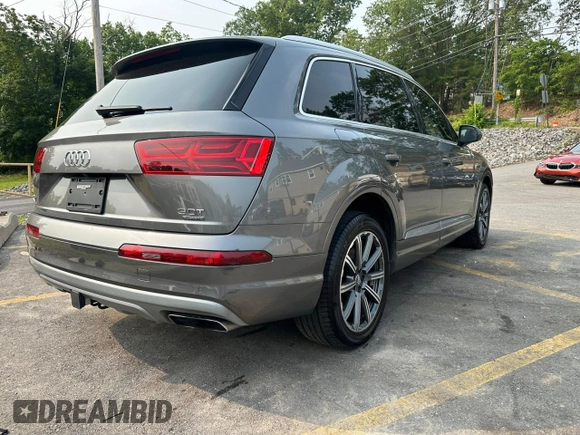 2017 Audi Q7 Premium Plus z VIN WA1LAAF78HD012576, wystawiony jako Copart lot #59867885 z przebiegiem 122 030 mil mil oraz Czysty tytuł • Clean title. Historia ofert i sprzedaży dostępna na DreamBid. Obrazek 3.