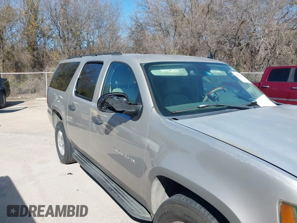 2007 Chevrolet Suburban LT with VIN 1GNFK16397R188641, listed as a IAAI auction lot 41476819 with 209,792 mi miles. Bid and sale history available at carsss.com. Image 6.