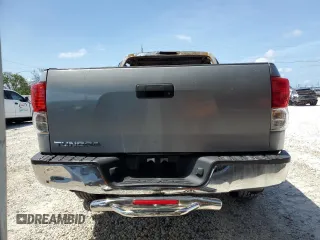 2010 Toyota Tundra z VIN 5TFRM5F11AX015110, wystawiony jako Copart lot #59004835 z przebiegiem Nie podano mil oraz Szkoda całkowita • Salvage title. Historia ofert i sprzedaży dostępna na DreamBid. Obrazek 6.