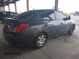 2015 Nissan Versa S Plus z VIN 3N1CN7AP5FL831205, wystawiony jako IAAI lot #41062708 z przebiegiem 186 397 mil mil oraz . Historia ofert i sprzedaży dostępna na DreamBid. Obrazek 4.