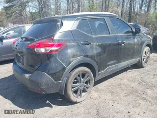 2018 Nissan Kicks SR with VIN 3N1CP5CU1JL527038, listed as a IAAI auction lot 41898194 with 47,292 mi miles. Bid and sale history available at carsss.com. Image 4.