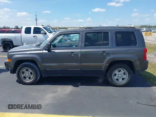 2016 Jeep Patriot Sport z VIN 1C4NJPBB4GD716767, wystawiony jako IAAI lot #42216197 z przebiegiem 119 976 mil mil oraz . Historia ofert i sprzedaży dostępna na DreamBid. Obrazek 14.