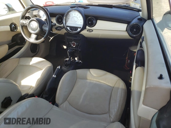 2013 MINI Clubman z VIN WMWZF3C58DT489635, wystawiony jako Copart lot #51922425 z przebiegiem 79 642 mil mil oraz Czysty tytuł • Clean title. Historia ofert i sprzedaży dostępna na DreamBid. Obrazek 8.