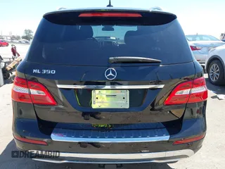 2015 Mercedes-Benz M 350 z VIN 4JGDA5JBXFA564023, wystawiony jako IAAI lot #42317145 z przebiegiem 83 010 mil mil oraz . Historia ofert i sprzedaży dostępna na DreamBid. Obrazek 16.