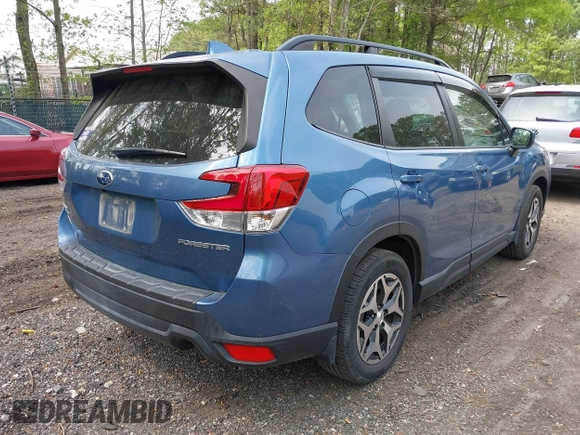 2020 Subaru Forester Premium with VIN JF2SKAJC5LH556992, listed as a IAAI auction lot 42061879 with 71,840 mi miles. Bid and sale history available at carsss.com. Image 4.