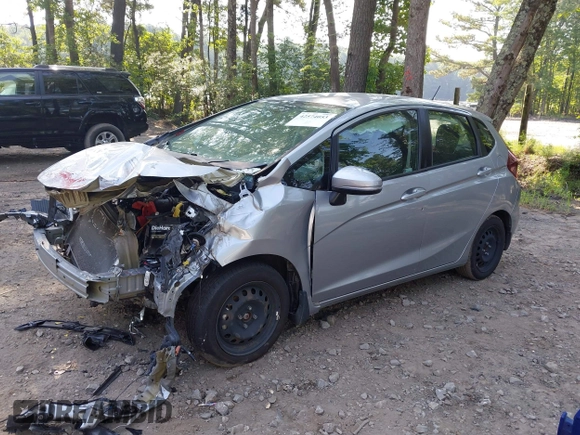 2020 Honda Fit LX z VIN 3HGGK5H47LM717334, wystawiony jako IAAI lot #42574053 z przebiegiem 81 279 mil mil oraz . Historia ofert i sprzedaży dostępna na DreamBid. Obrazek 2.