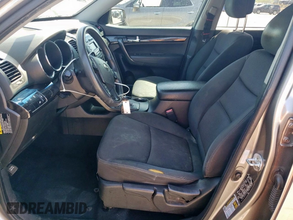 2011 Kia Sorento LX with VIN 5XYKT3A1XBG144869, listed as a Copart auction lot 52921865 with 186,896 mi miles and Salvage Title. Bid and sale history available at carsss.com. Image 7.
