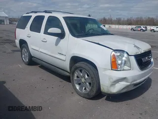 2008 GMC Yukon SLT w/4SB with VIN 1GKFC130X8R101206, listed as a IAAI auction lot 41735535 with 204,958 mi miles. Bid and sale history available at carsss.com. Image 1.