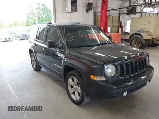 2011 Jeep Patriot Latitude z VIN 1J4NF1GB7BD112253, wystawiony jako IAAI lot #42574253 z przebiegiem 126 901 mil mil oraz . Historia ofert i sprzedaży dostępna na DreamBid. Obrazek 1.