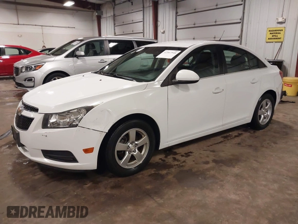 2014 Chevrolet Cruze 1LT z VIN 1G1PC5SB5E7390585, wystawiony jako IAAI lot #42567546 z przebiegiem 119 076 mil mil oraz . Historia ofert i sprzedaży dostępna na DreamBid. Obrazek 2.