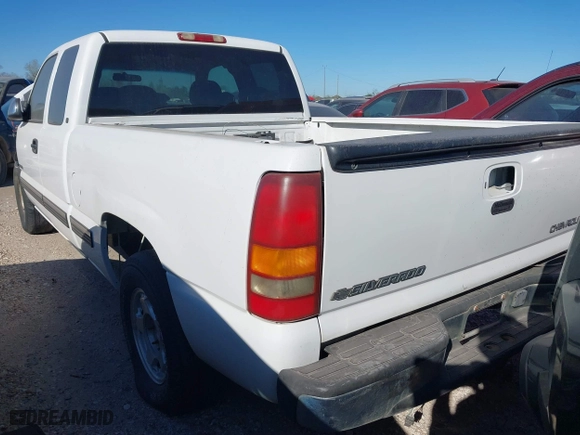 2000 Chevrolet Silverado 1500 LS with VIN 1GCEC19T8YZ221434, listed as a IAAI auction lot 41681257 with 1 mi miles. Bid and sale history available at carsss.com. Image 3.