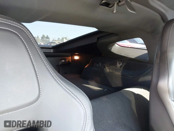 2017 Chevrolet Corvette 1LT z VIN 1G1YA2D71H5103681, wystawiony jako IAAI lot #42302548 z przebiegiem 69 557 mil mil oraz . Historia ofert i sprzedaży dostępna na DreamBid. Obrazek 8.