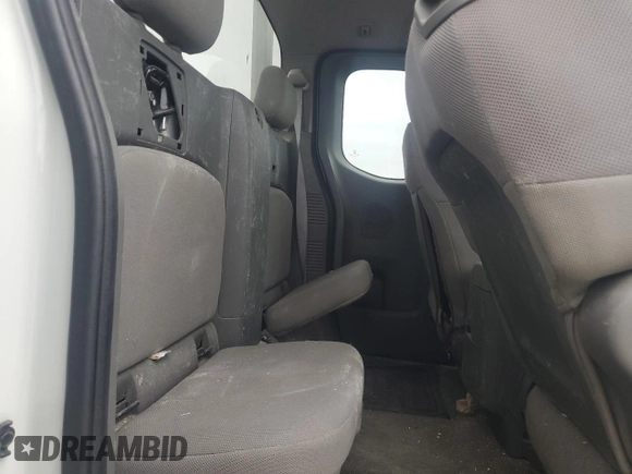 2014 Nissan Frontier S z VIN 1N6BD0CT5EN767305, wystawiony jako Copart lot #58422855 z przebiegiem 141 378 mil mil oraz Czysty tytuł • Clean title. Historia ofert i sprzedaży dostępna na DreamBid. Obrazek 10.