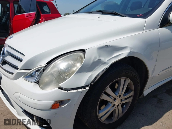 2008 Mercedes-Benz R-Class 3.5L with VIN 4JGCB56E28A084301, listed as a IAAI auction lot 41915069 with 86,667 mi miles. Bid and sale history available at carsss.com. Image 6.
