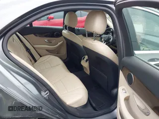 2019 Mercedes-Benz C 300 z VIN 55SWF8EB5KU300556, wystawiony jako IAAI lot #42367723 z przebiegiem 68 335 mil mil oraz . Historia ofert i sprzedaży dostępna na DreamBid. Obrazek 8.
