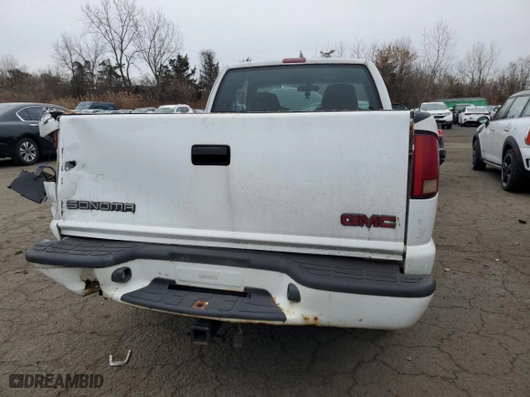 2001 GMC Sonoma SLS w/1SH Pkg with VIN 1GTDT19W618217027, listed as a Copart auction lot 87254654 with 162,109 mi miles and Salvage Title. Bid and sale history available at carsss.com. Image 6.