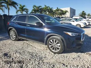 2021 Infiniti QX50 Pure z VIN 3PCAJ5AA1MF101089, wystawiony jako Copart lot #45558055 z przebiegiem 7 305 mil mil oraz Czysty tytuł • Clean title. Historia ofert i sprzedaży dostępna na DreamBid. Obrazek 4.
