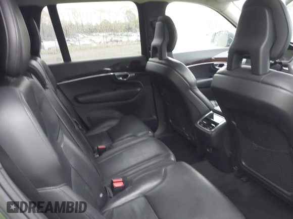 2017 Volvo XC90 Momentum with VIN YV4A22PK0H1173957, listed as a IAAI auction lot 41929842 with 139,322 mi miles. Bid and sale history available at carsss.com. Image 8.