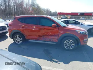 2017 Hyundai Tucson SE z VIN KM8J33A48HU396127, wystawiony jako IAAI lot #41785992 z przebiegiem 86 667 mil mil oraz . Historia ofert i sprzedaży dostępna na DreamBid. Obrazek 13.