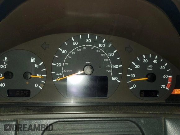 2000 Mercedes-Benz E with VIN WDBJF70G3YA960670, listed as a Copart auction lot 85757784 with Not Provided miles and Salvage Title. Bid and sale history available at DreamBid. Image 9.