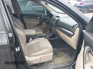2011 Kia Sorento EX with VIN 5XYKU3A14BG015703, listed as a IAAI auction lot 42607024 with 176,491 mi miles and . Bid and sale history available at DreamBid. Image 5.