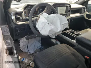 2022 Ford F-150 XL z VIN 1FTFW1E52NKD57923, wystawiony jako Copart lot #55446415 z przebiegiem 111 154 mil mil oraz Szkoda całkowita • Salvage title. Historia ofert i sprzedaży dostępna na DreamBid. Obrazek 8.
