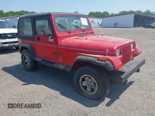 1995 Jeep Wrangler S z VIN 1J4FY19P9SP321158, wystawiony jako IAAI lot #42320918 z przebiegiem 189 918 mil mil oraz . Historia ofert i sprzedaży dostępna na DreamBid. Obrazek 1.
