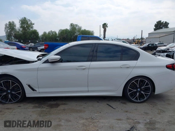 2021 BMW 5 Series 540i z VIN WBA53BJ07MWW92703, wystawiony jako IAAI lot #41868430 z przebiegiem Nie podano mil oraz . Historia ofert i sprzedaży dostępna na DreamBid. Obrazek 14.