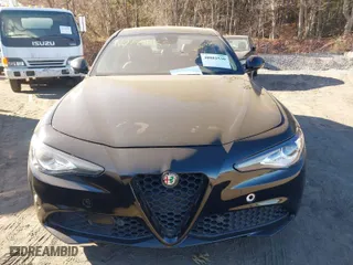2018 Alfa Romeo Giulia Ti with VIN ZARFAECN5J7568934, listed as a IAAI auction lot 40881530 with 32,534 mi miles. Bid and sale history available at carsss.com. Image 12.