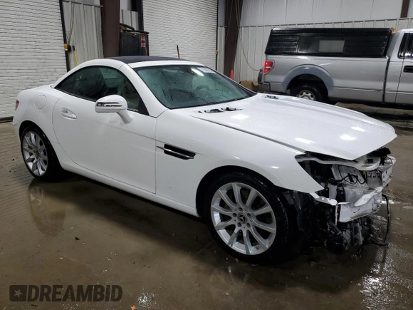 2017 Mercedes-Benz SLC 300 z VIN WDDPK3JA4HF141251, wystawiony jako Copart lot #71945714 z przebiegiem 47 165 mil mil oraz Szkoda całkowita • Salvage title. Historia ofert i sprzedaży dostępna na DreamBid. Obrazek 4.