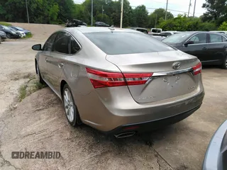 2013 Toyota Avalon XLE z VIN 4T1BK1EB6DU065481, wystawiony jako IAAI lot #42299194 z przebiegiem 220 763 mil mil oraz . Historia ofert i sprzedaży dostępna na DreamBid. Obrazek 3.