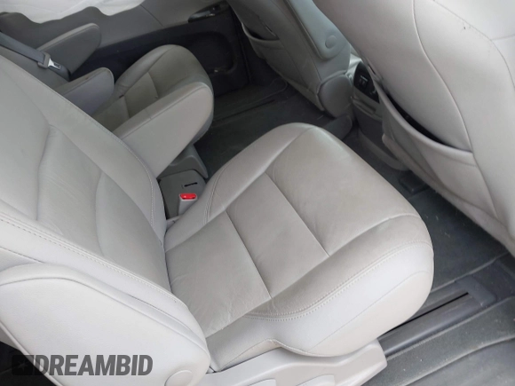 2019 Toyota Sienna XLE Auto Access Seat with VIN 5TDYZ3DC4KS015406, listed as a IAAI auction lot 42067648 with 81,070 mi miles. Bid and sale history available at carsss.com. Image 8.