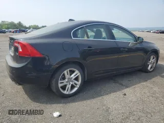 2015 Volvo S60 T5 Drive-E Premier z VIN YV126MFB0F1305289, wystawiony jako Copart lot #59939795 z przebiegiem 90 678 mil mil oraz Czysty tytuł • Clean title. Historia ofert i sprzedaży dostępna na DreamBid. Obrazek 3.