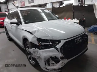 2023 Audi Q5 S line Premium Plus z VIN WA1EAAFYXP2061578, wystawiony jako IAAI lot #42338898 z przebiegiem 20 190 mil mil oraz . Historia ofert i sprzedaży dostępna na DreamBid. Obrazek 1.