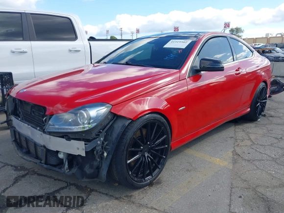 2013 Mercedes-Benz C 250 z VIN WDDGJ4HB3DG060396, wystawiony jako IAAI lot #41519502 z przebiegiem 119 252 mil mil oraz . Historia ofert i sprzedaży dostępna na DreamBid. Obrazek 2.