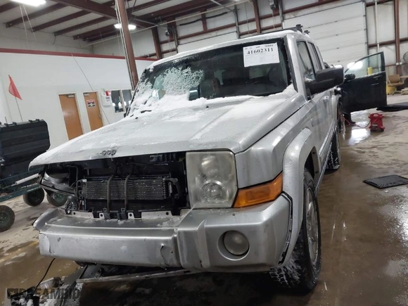 2007 Jeep Commander Limited with VIN 1J8HG58217C623422, listed as a IAAI auction lot 41602311 with NaN miles. Bid and sale history available at carsss.com. Image 12.